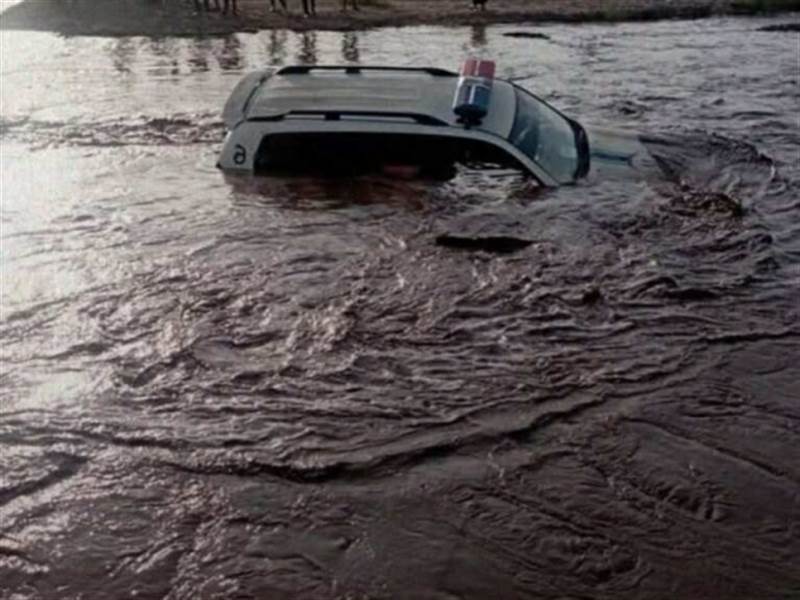 السيول تجرف دورية للحزام الأمني في لحج وعناصرها ينجون بأعجوبة