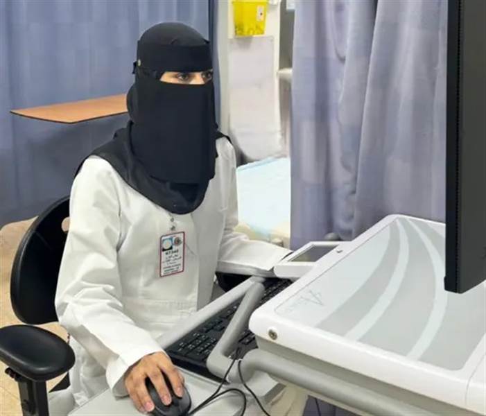 موقف انسلني ...ممرضة سعودية تنقذ حياة مقيم خمسيني بعد حادث دهس بالرياض