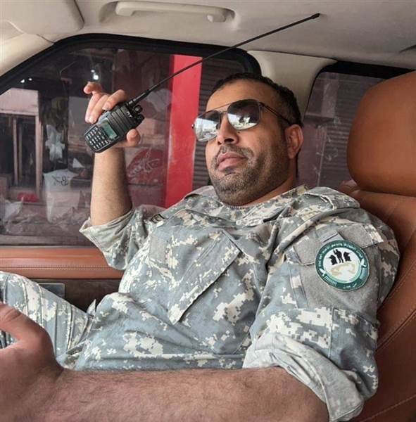 قيادي في قوات الانتقالي يهاجم منزل مواطن بعدن