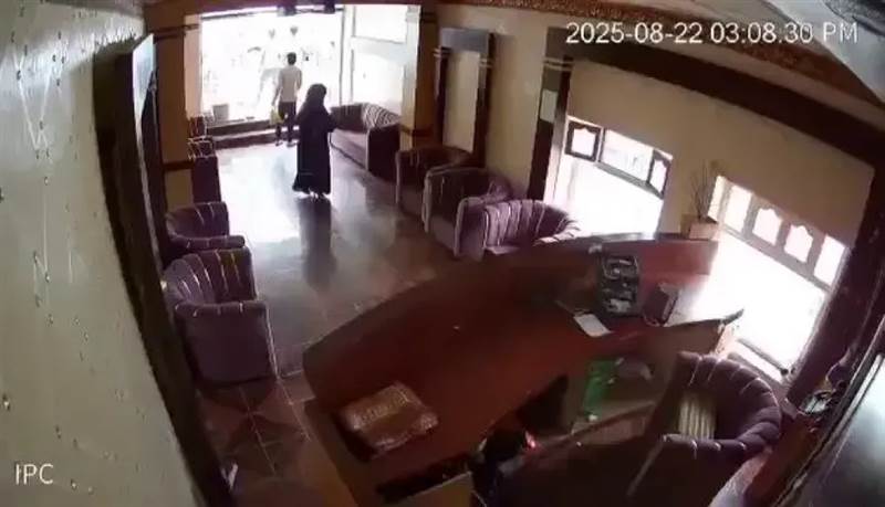 شاهد : اعتداء مسلح حوثي على موظفة بمنتجع سياحي في إب يثير موجة غضب واسع