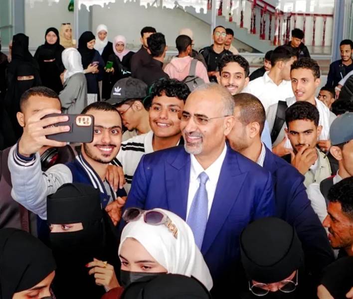 وزير التعليم العالي ينفي علاقة وزارته بمنح الانتقالي الدراسيّة إلى الإمارات