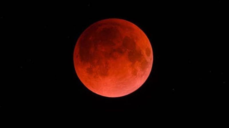 العالم على موعد مع خسوف كلي نادر يزين سماء العالم غداً الأحد  لمدة 83 دقيقة