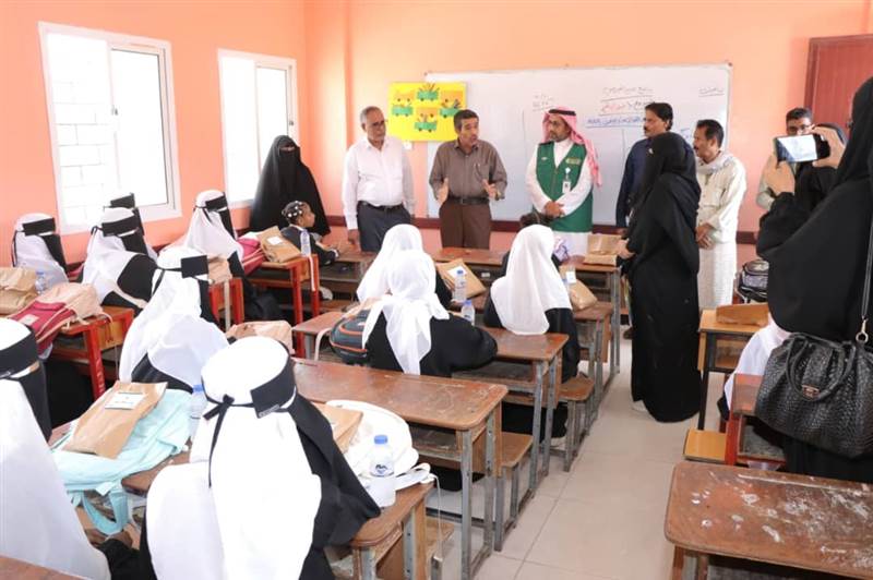 المكلا: مركز الملك سلمان للإغاثة يدشّن توزيع الحقائب المدرسية بساحل حضرموت