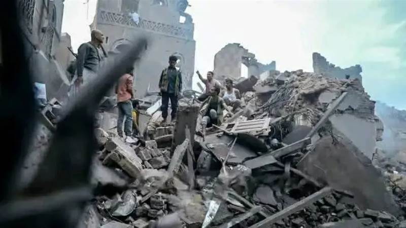 الأربعاء الدامي ...غارات إسرائيلية تستهدف مبنى التوجيه المعنوي بصنعاء وتوقع 22 صحفيًا بين قتيل وجريح