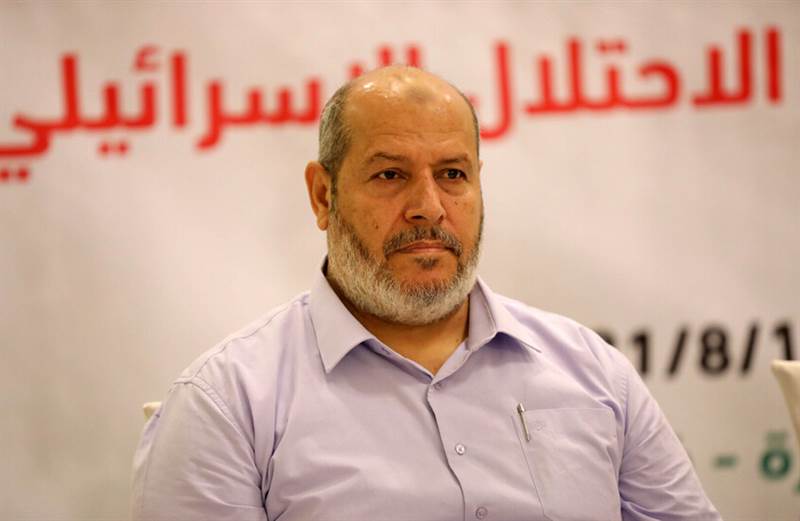 خليل الحية يؤدي صلاة الجنازة على نجله في الدوحة بعد محاولة اغتيال إسرائيلية