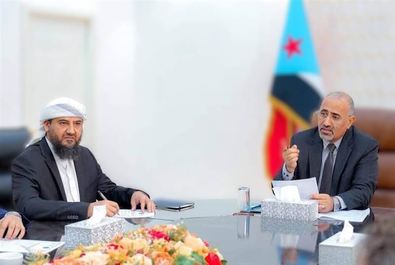 بالأمس البحسني واليوم المحرمي ..خلافات تعصف بمجلس القيادة اليمني.. المحرمي يحذر من "القرارات الفردية"