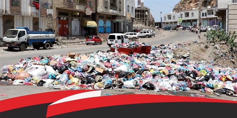 اغتيال "افتهان المشهري" يشلّ الحياة في تعز.. القمامة تملأ الشوارع وإضراب عمال النظافة يدخل يومه الثاني