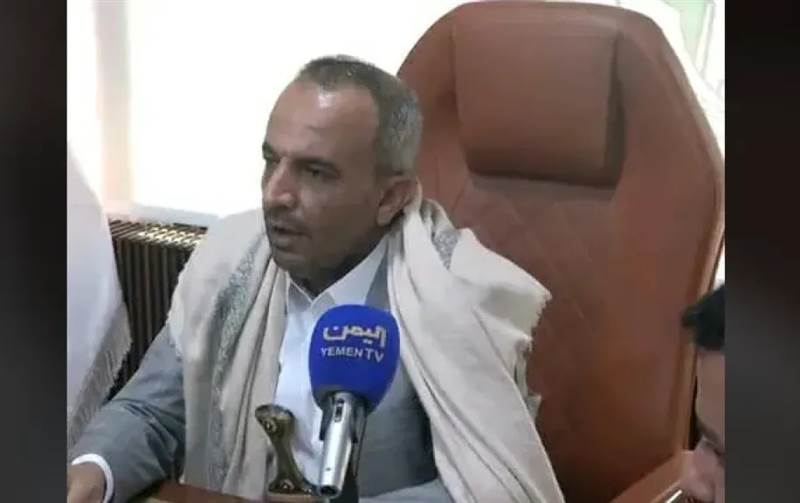 وزير في حكومة الحوثيين يظهر علنًا بعد إصابته بغارات استهدفت اجتماع قيادات بصنعاء.. وغموض يلف مصير العاطفي والرويشان
