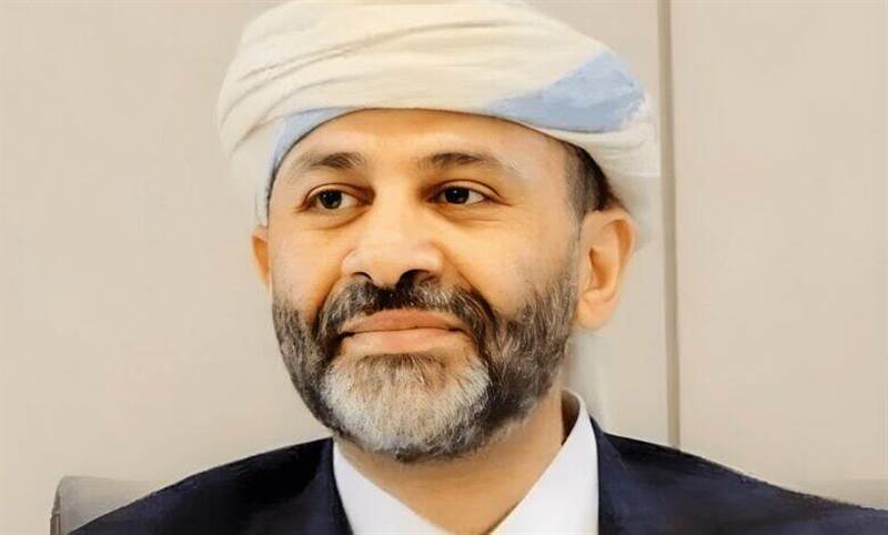 الأحمدي يهاجم منشور حميد الأحمر: تصريحات تصطاد في دماء الشهيدة وتغرق اليمن في الطيش السياسي