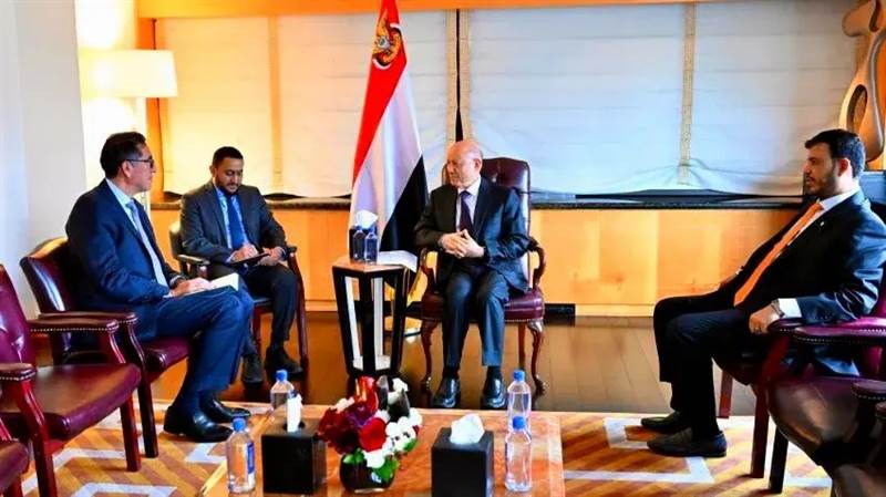 العليمي يبحث مع "هنت" الأميركية استئناف استثمارات النفط والغاز في اليمن