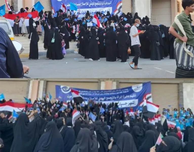 اقتحام مسلح للانتقالي يوقف فعالية نسوية للإصلاح بالمكلا.. وهتافات "نفديك يا يمن" تهز القاعة