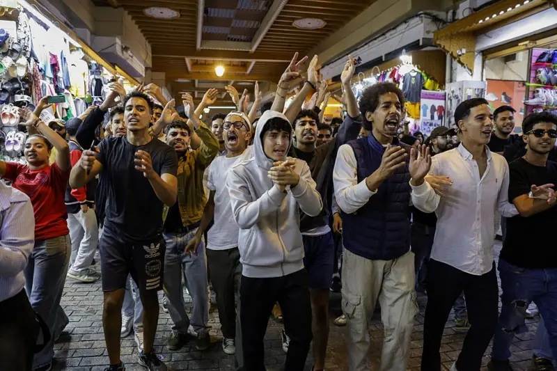يقودها "جيل Z"الاحتجاجات المغربية تتصاعد.. قتلى وجرحى واقتحامات تطال مؤسسات وبنوك
