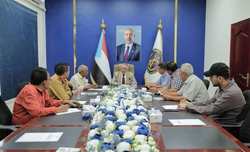 لا يمثل كل الجنوب.. صحيفة سعودية تشكك في شرعية المجلس الانتقالي