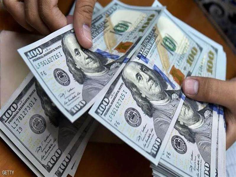 تجاوز الدولار سلسلة خسائر استمرت أربعة أيام بفضل قرار المحكمة العليا الأمريكية