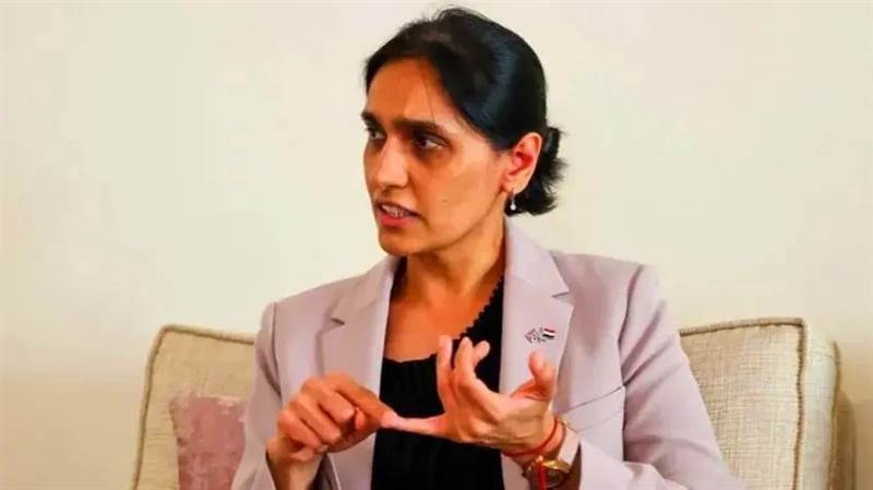السفيرة البريطانية تتهم ميليشيات الحوثي بتعطيل المساعدات الإنسانية في اليمن