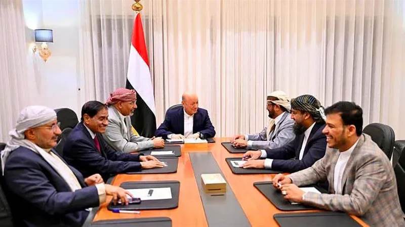 توتر غير مسبوق داخل مجلس القيادة الرئاسي.. تجاذبات وخلافات بشأن قرارات الزبيدي الأخيرة