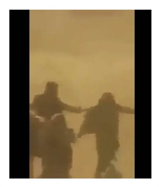 جريمة تهز صنعاء.. ميليشيات الحوثي تعتدي على امرأة بوحشية أمام أطفالها في سعوان (فيديو)