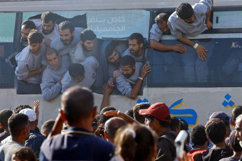 وصول أول دفعة من الأسرى الفلسطينيين المفرج عنهم إلى قطاع غزة
