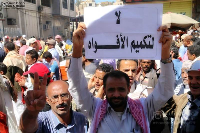 قوات طارق صالح تحتجز الإعلامي عبده مكعبب في سجن خاص بساحل تعز الغربي