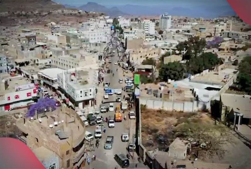 مسلحون يحرقون محلًا لبيع المواد الغذائية في تعز ويتسببون في خسائر كبيرة