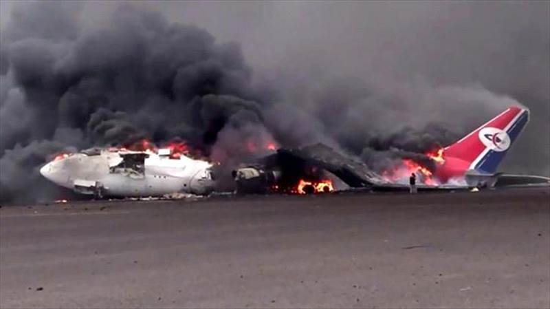 صحفي يمني: الحوثيون دمّروا طائرات اليمنية وحوّلوا مطار صنعاء لثكنة عسكرية ونافذة إيرانية