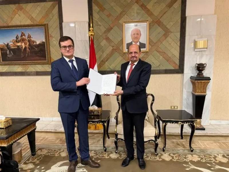 في الذكرى الـ97 للعلاقات الدبلوماسية.. اليمن يستقبل السفير الروسي الجديد ويثمّن قرار موسكو إعادة فتح سفارتها بعدن