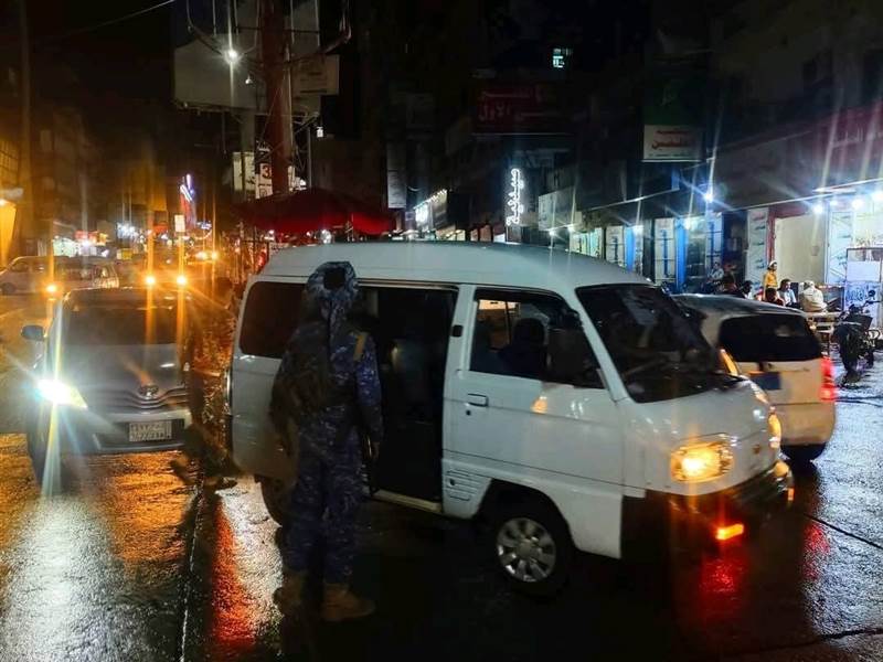 الشرطة العسكرية تضبط 4 مسلحين حوثيين حاولوا التسلل إلى مدينة تعز