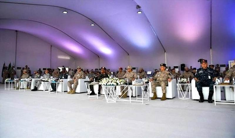 اختتام مناورات "الموج الأحمر 8" في جدة بمشاركة اليمن ودول عربية.. تدريبات مكثفة على مكافحة الغواصات والتهديدات غير النظامية