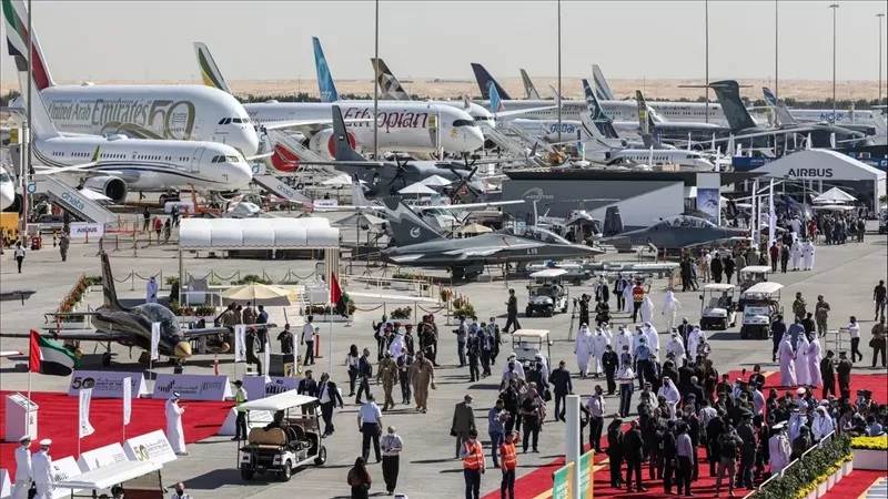 مسؤول يمني يبحث في معرض دبي أحدث الأنظمة الدفاعية والتقنيات العسكرية