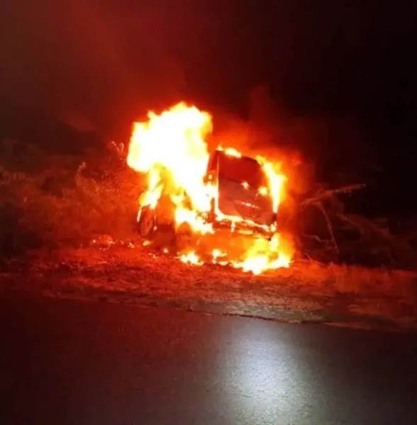 حريق يلتهم باصاً في الوازعية بتعز ومبالغ مالية ضخمة كانت داخله