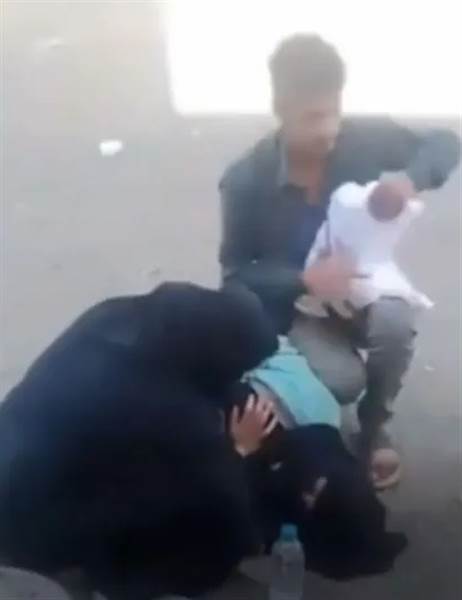 سقوط مسنة جوعاً في صنعاء يكشف حجم الكارثة الإنسانية تحت حكم المليشيا الحوثية