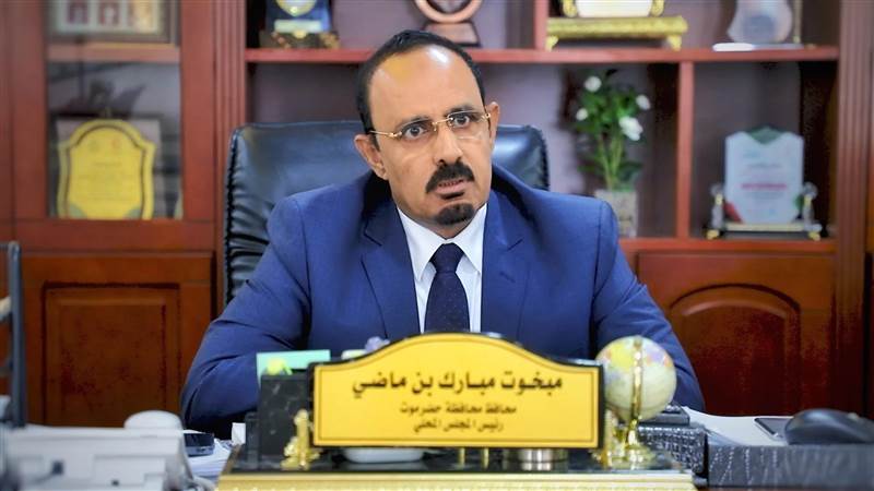 مغادرة مفاجئة لمحافظ حضرموت مبخوت بن ماضي إلى الإمارات وسط تصاعد التوتر العسكري في المحافظة