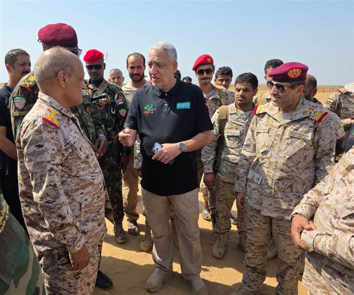 وفد عسكري رفيع يطلع على إنجازات مشروع «مسام» في ميدي.. وإشادة واسعة بجهوده في تطهير الألغام