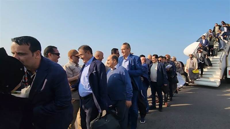 رئيس البرلمان يصل المخا لإحياء ذكرى ثورة 2 ديسمبر