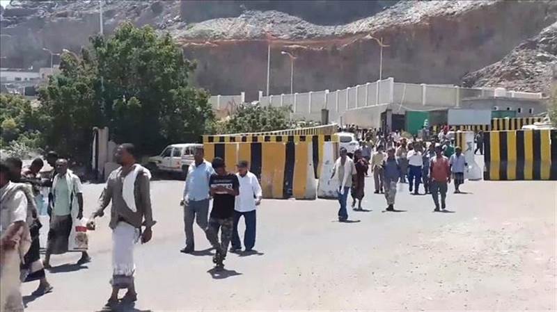 عاجل : عودة انتشار القوات في قصر معاشيق.. قرار مفاجئ يعيد الوضع الأمني إلى نقطة الصفر