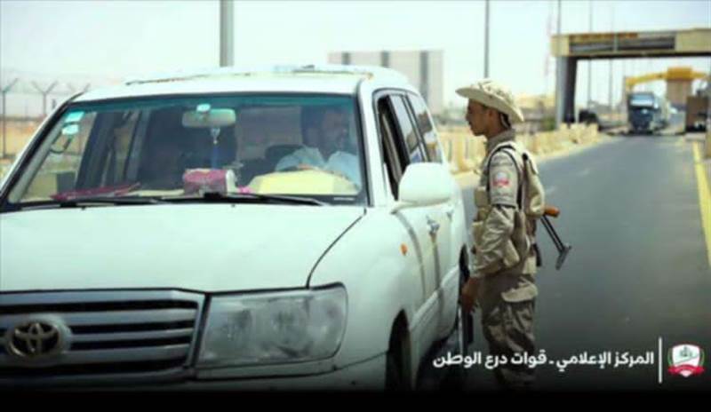 تحركات عسكرية مفاجئة في المهرة.. "درع الوطن" تخلي مواقعها وقوات الانتقالي تصل فجراً