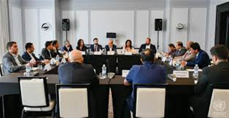 العقوبات الأمريكية تربك محادثات ملف المحتجزين باليمن.. وترتيبات عاجلة لنقل المشاورات إلى مسقط