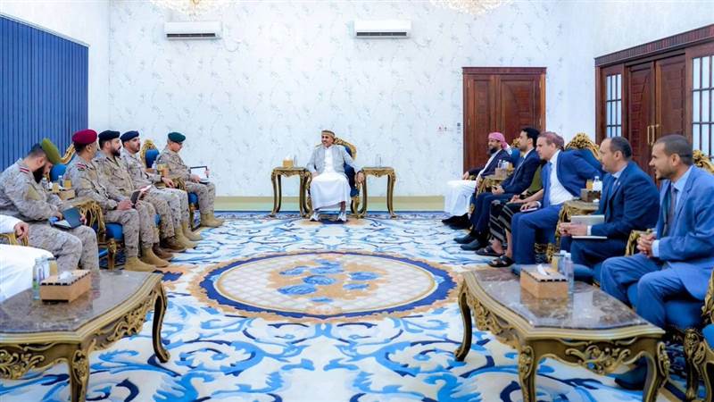 خالد الرويشان يسخر من لقاء الزبيدي بالوفد السعودي: أخفى علم الانفصال وأتقن دور «السياسي المطيع»