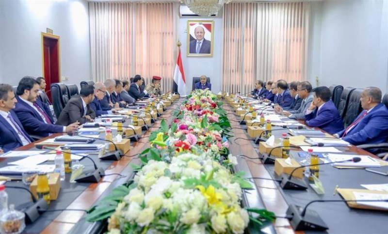 تمرد وزاري علني في عدن.. وزراء الانتقالي يباركون إعلان “دولة الجنوب” ويتحدّون العليمي واتفاق الرياض