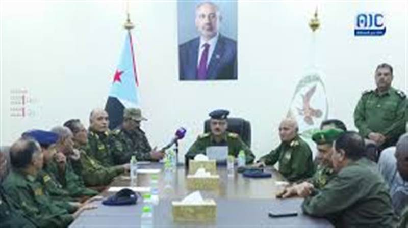 رغم تحذيرات قيادة وزارة الداخلية المعترف بها دولياً.. ضباط في عدن يعلنون تأييدهم للمجلس الانتقالي الجنوبي