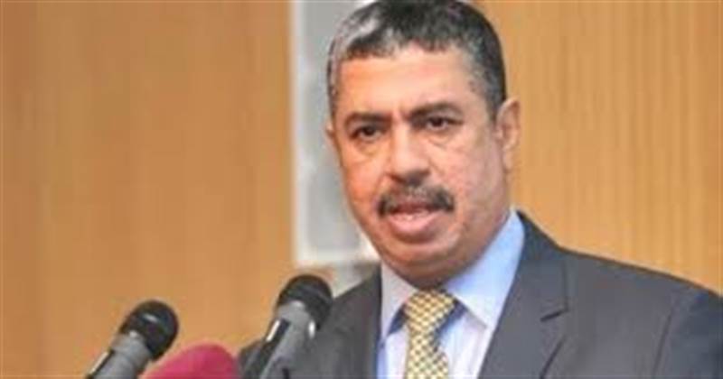 مصدر مقرّب ينفي شائعات احتجاز السفير خالد بحاح ويؤكد: يمارس مهامه بشكل طبيعي