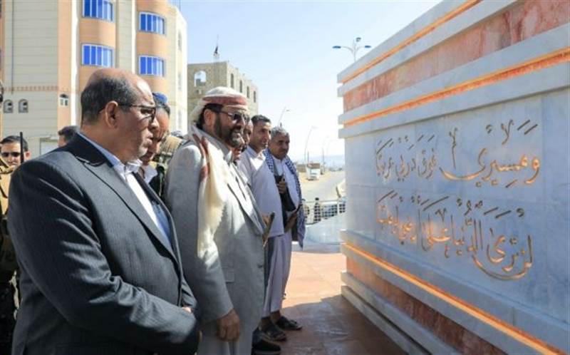العرادة يدشّن مشاريع خدمية وتنموية جديدة في مأرب ويزيح الستار عن مجسم النصر