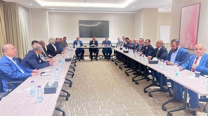 Yemenli Partiler El-Alimi’nin Egemenlik Kararlarını Destekliyor ve BAE ile Ortak Savunma Anlaşmasının Feshini Onaylıyor