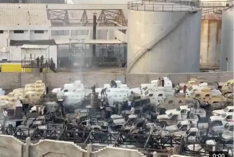 عاجل : أول رد من الإنتقالي ..الانتقالي يهاجم ضربات التحالف في ميناء المكلا ويصفها بـ«الاعتداء على منشأة مدنية»