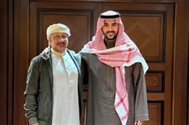 طارق صالح يلتقي وزير الدفاع السعودي بعد دحر الانتقالي من حضرموت والمهرة وتفاقم الخلاف داخل مجلس القيادة