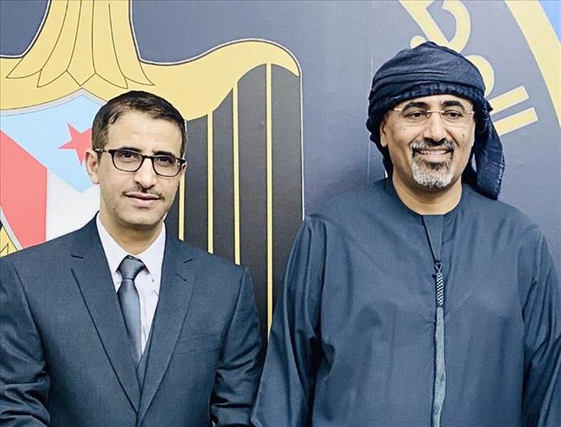 محامٍ جنوبي يوجّه نداءً مؤلمًا للزبيدي: سلم القيادة لغيرك و تنحٍ لإنقاذ المجلس وقضية الجنوب