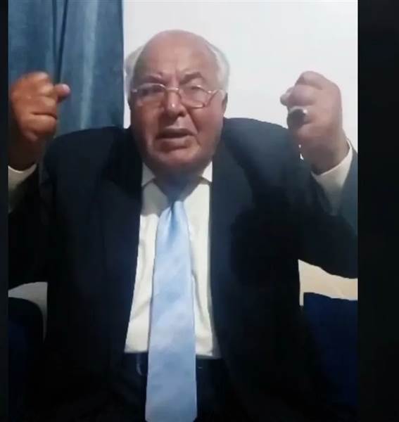 بعد 10 سنوات من الصمت ..فنان يمني يهاجم سلطات الحوثيين علنًا: حكومة عنصرية تُقسّم الموظفين سلاليًا وتترك الناس للجوع (فيديو)