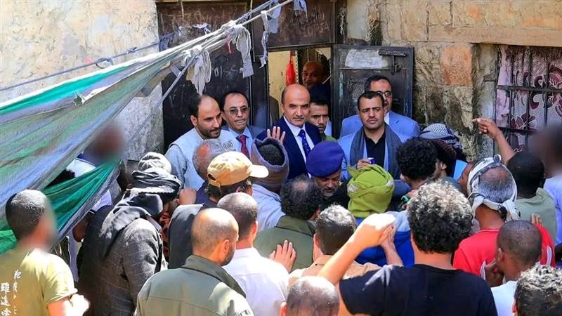 اللجنة الوطنية للتحقيق تزور السجن الاحتياطي بمأرب وتطّلع على أوضاع 231 سجيناً وتشيد بتعاون السلطة المحلية