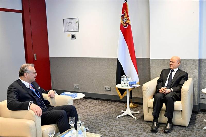 العليمي لواشنطن: دعم الدولة اليمنية هو خط الدفاع عن أمن الخليج والبحر الأحمر وقط ذراع إيران في اليمن