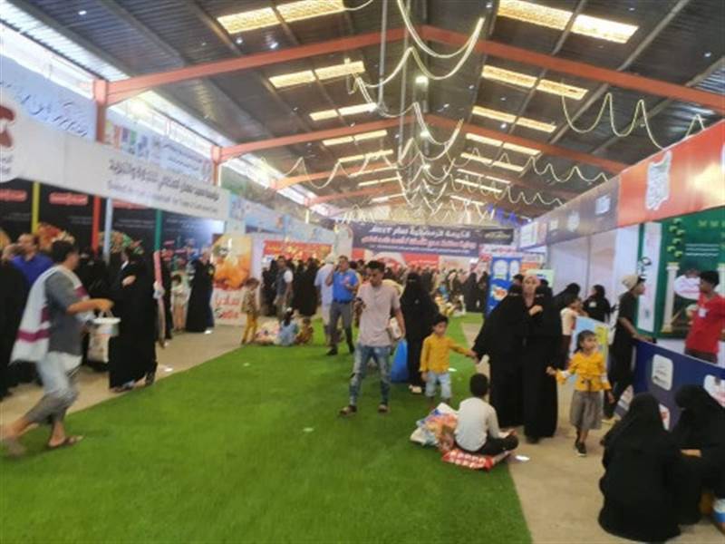 خيمة رمضان في عدن.. انتعاش نسبي للأسواق وترقب لصرف الرواتب